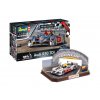 Darčekový set auto REVELL 05682 - Audi R10 TDI + 3D Puzzle (LeMans Racetrack) (1:24)