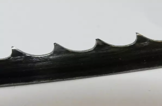 Pilový pás se rychle otupí – ilustrační foto