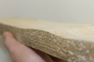 Pilový pás řeže křivě – ilustrační foto