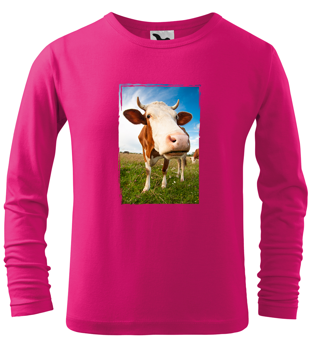 Dětské tričko s krávou - Na pastvě (dlouhý rukáv) Velikost: 4 roky / 110 cm, Barva: Malinová (63), Délka rukávu: Dlouhý rukáv