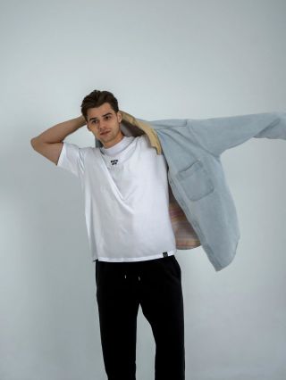 Puck Off ✌️ Wear game. Stay HOCKEYlicious. Triko, které vyjadřuje tvou hokejovou identitu. Tvrdě, drsně, nekompromisně. 🤛...