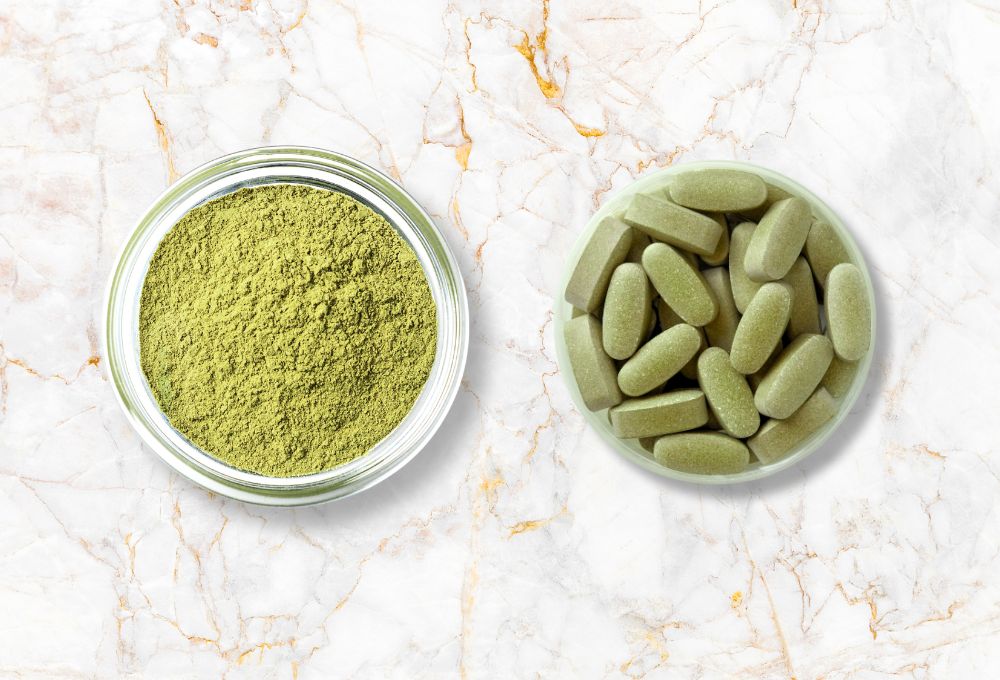 Kratomové tablety vs. prášek: Co je pro vás lepší?