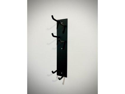 Nástěnný věšák expresek