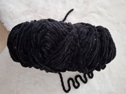 Černá se třpytkami