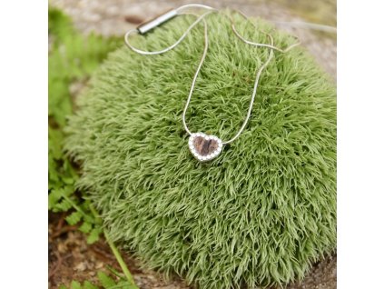 nahrdelnik srdicko s bilymi kaminky 1