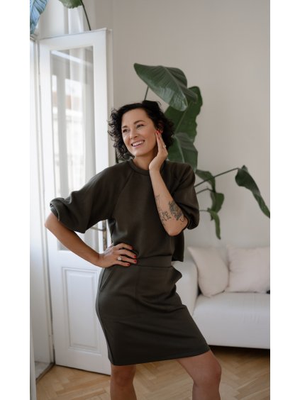 Sportovně elegantní sukně z úpletu khaki
