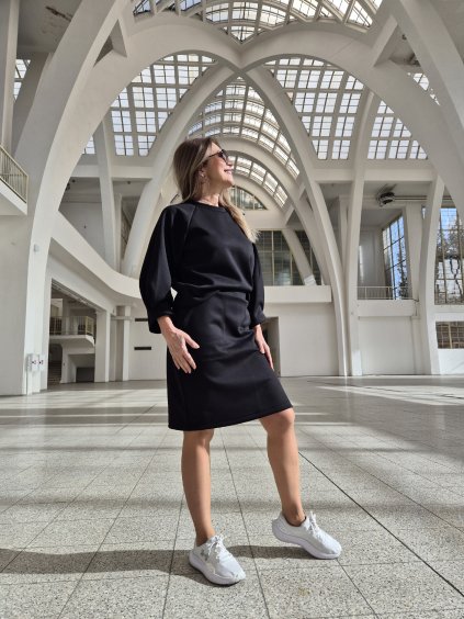 Sportovně elegantní sukně z úpletu černá