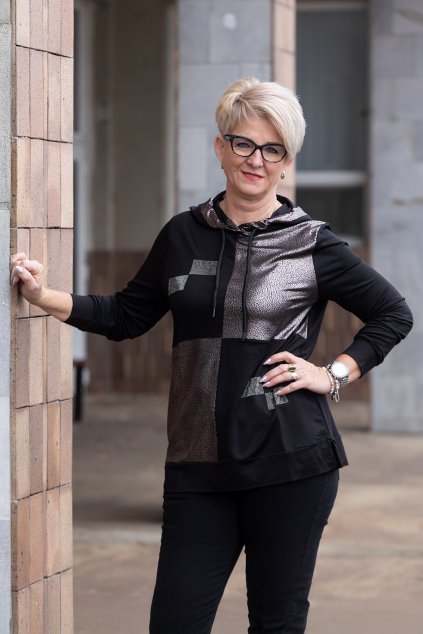 damska trpytiva mikina AUGIE cerna