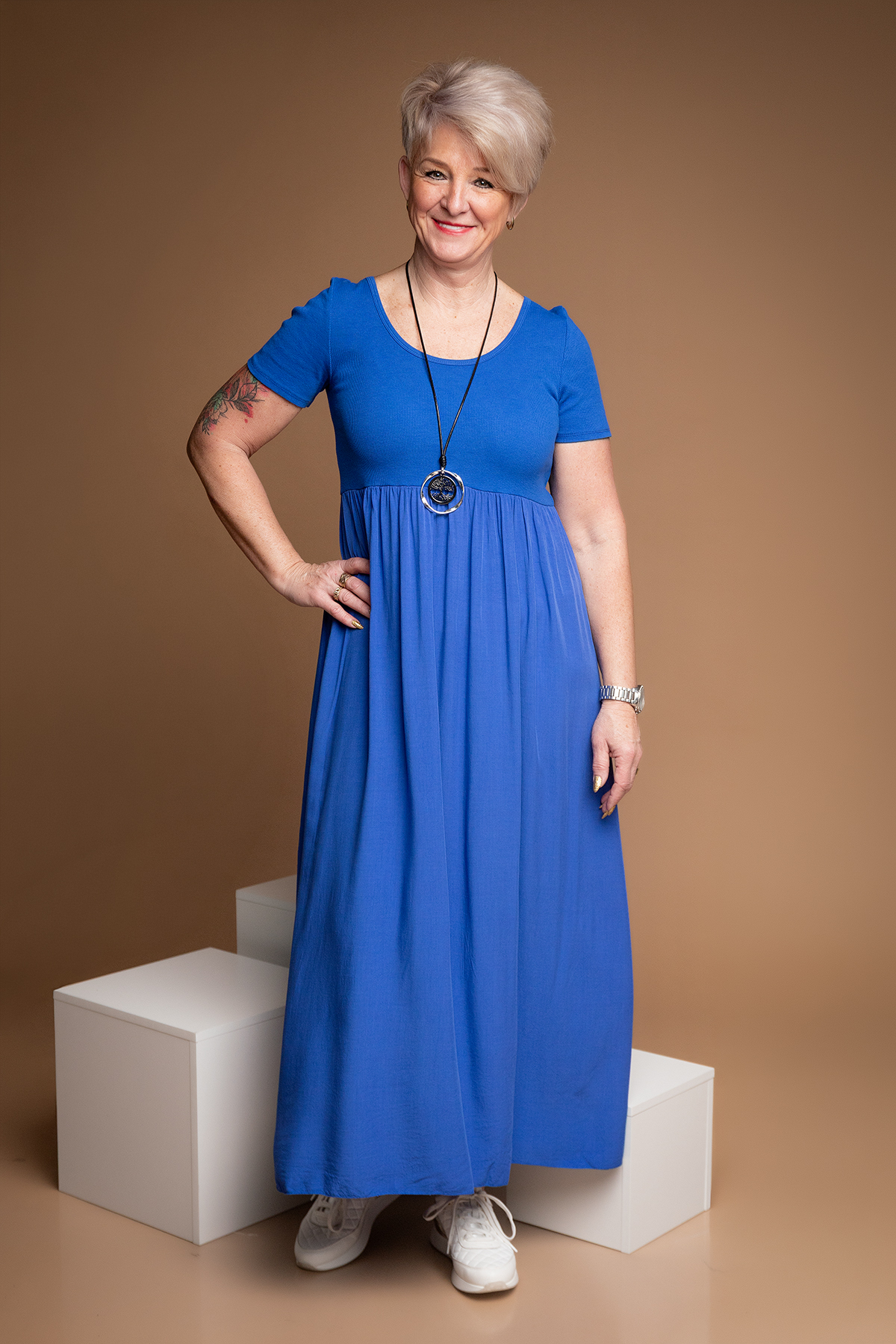 Levně Italy fashion Dlouhé šaty ROSA Barva: královsky modrá
