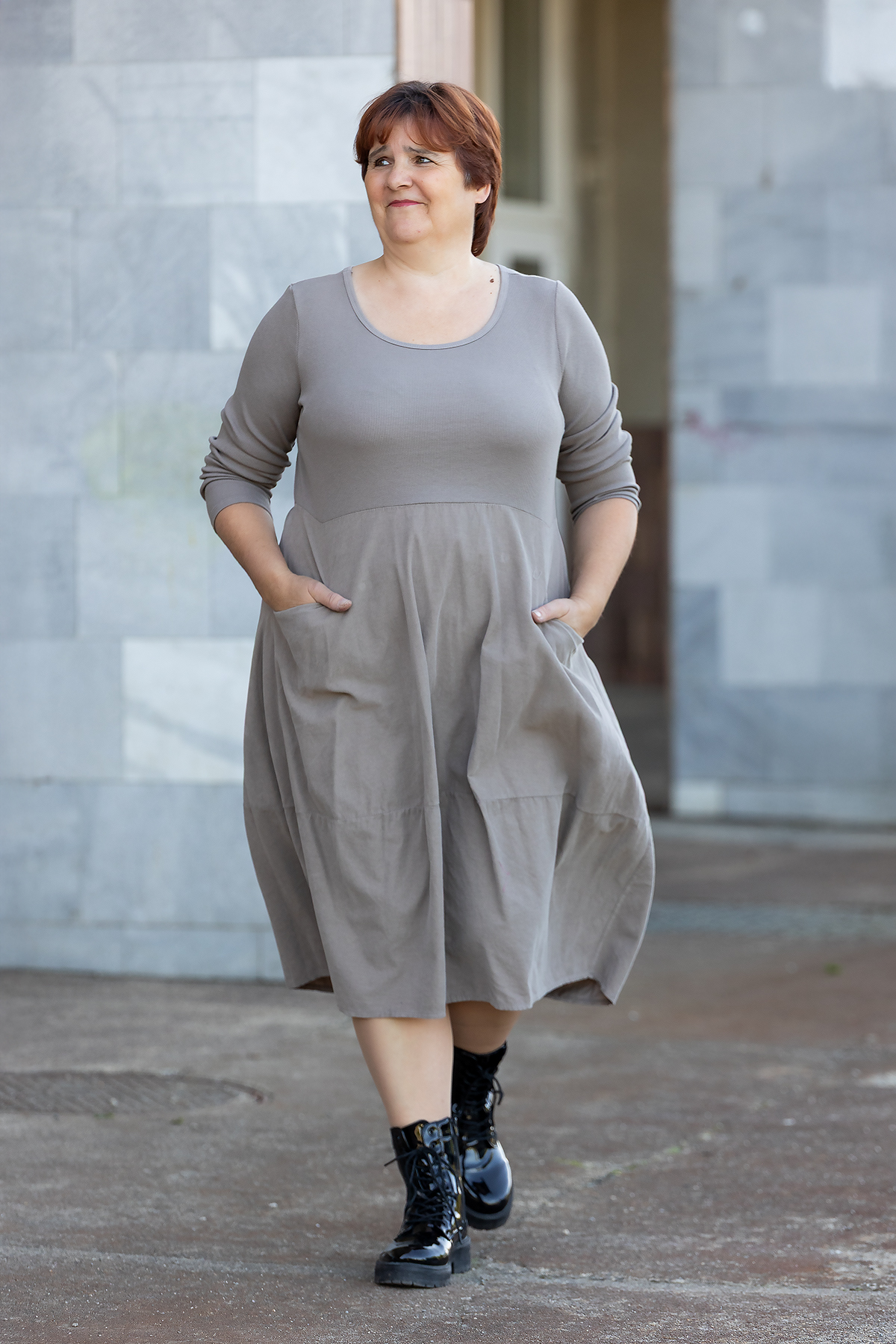 Levně Italy fashion Šaty DORIS Barva: Cappuccinová
