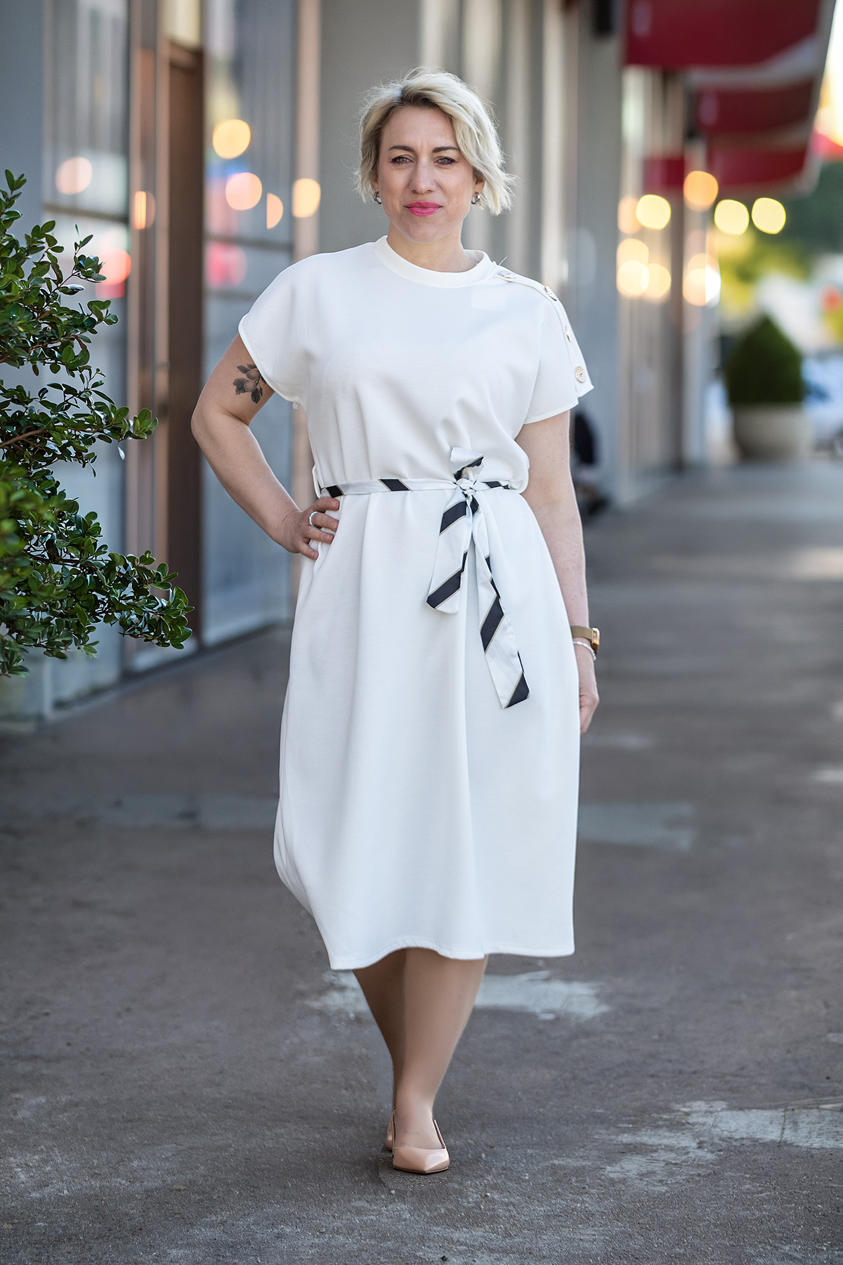 Italy fashion Midi šaty DELFY Barva: Krémová