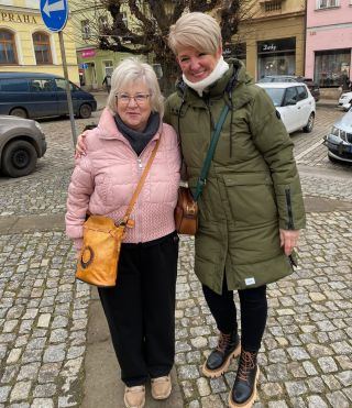 Když se naše Raduška náhodně potká i na druhé straně republiky s naší věrnou zákaznicí🤩 PS: Bunda Paradox i kalhoty Avenue...