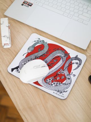 Podložky pod myš s motivem čínského draka a hada.🐍🐉 Obě varianty budou k dispozici na @concrunch.cz a i poté na e-shopu...