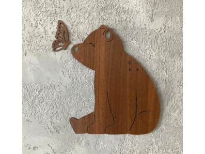 Dřevěný obraz - Medvěd s motýlem (Barva dřevěných dekorací Černá, Velikost obrazu 60 cm)