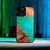 iPhone Handyhülle aus Holz mit Epoxidharz - Neonlicht Tokio (Handy-Modell Apple iPhone 13)