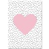 růžové srdce na bílém plakátu s černými čárkami