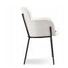boční pohled čalouněné židle biagio v krémovém veluru na černých kovových nohách