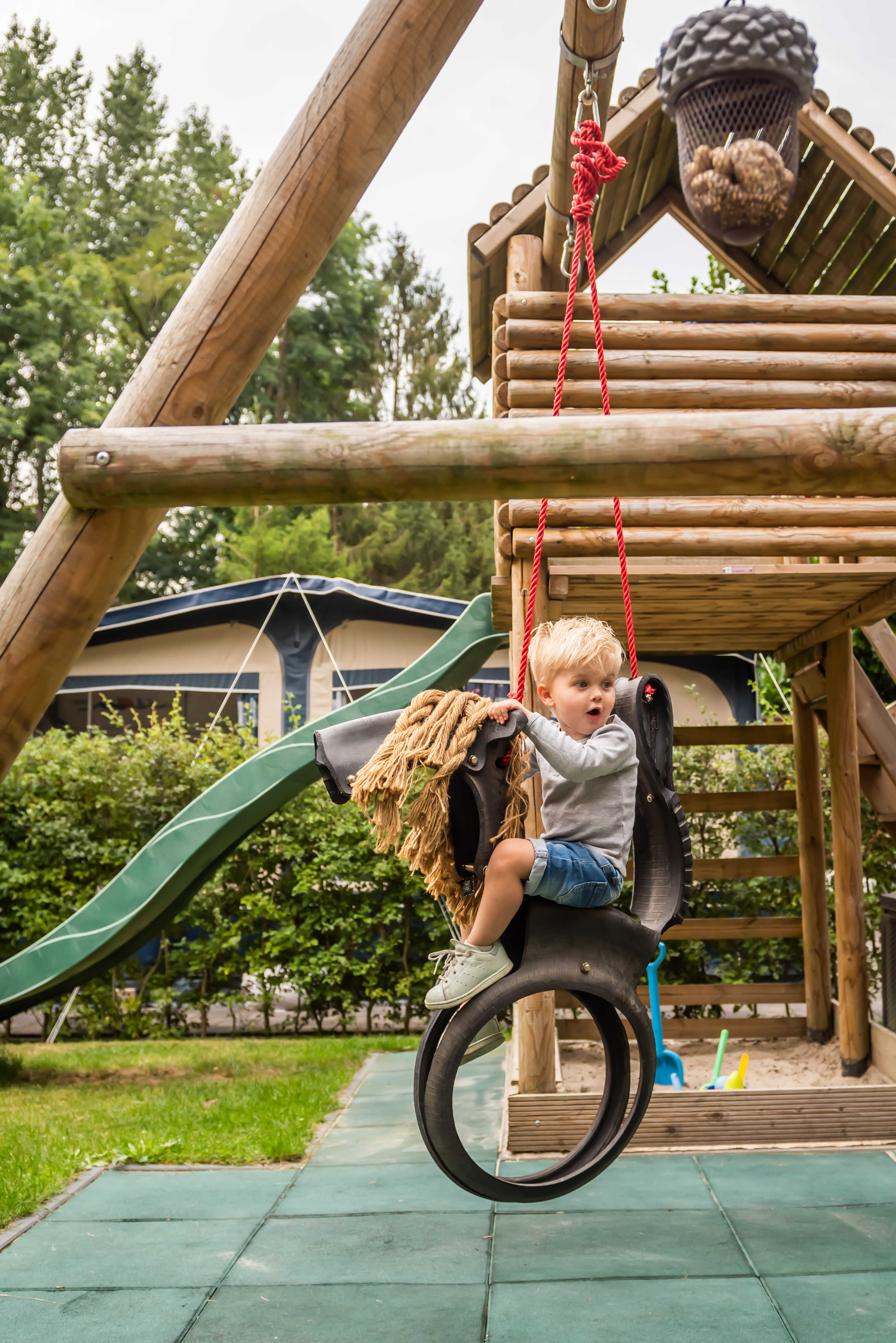 Detská hojdačka – kôň