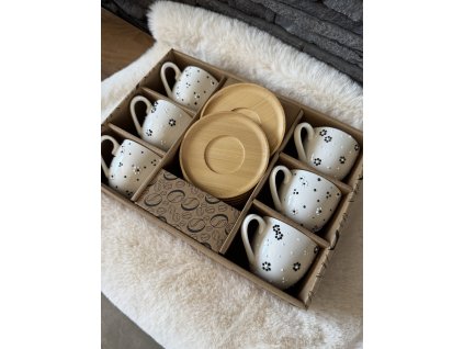 Šálky s bambusovým podšálkem - černobílé květy