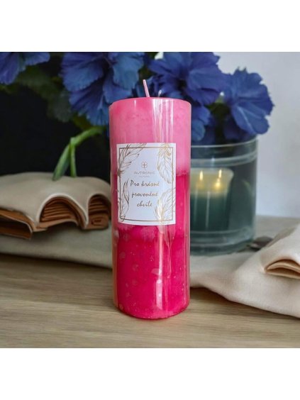 Svíčka aromatická - vůně sladkých cukrovinek, parafín, barva růžová.