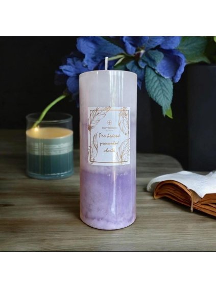 Svíčka aromatická - levandule, parafín, barva fialová.
