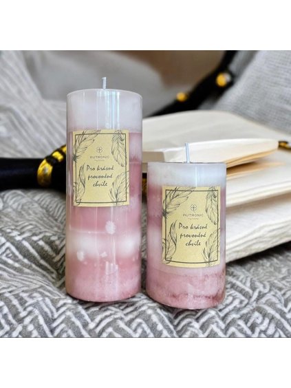 Svíčka aromatická - levandule, parafín, fialové odstíny.