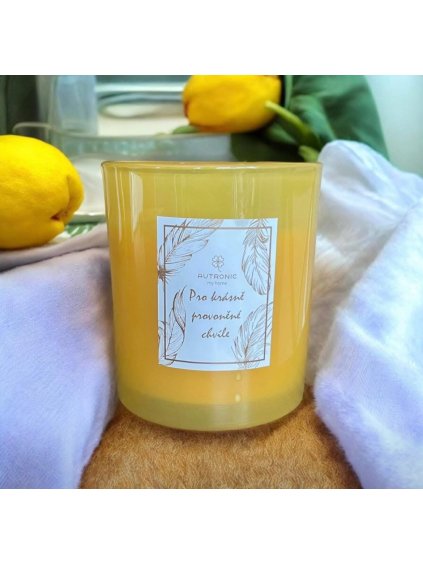 Vonná svíčka ve skle s vůní svěžího citronu