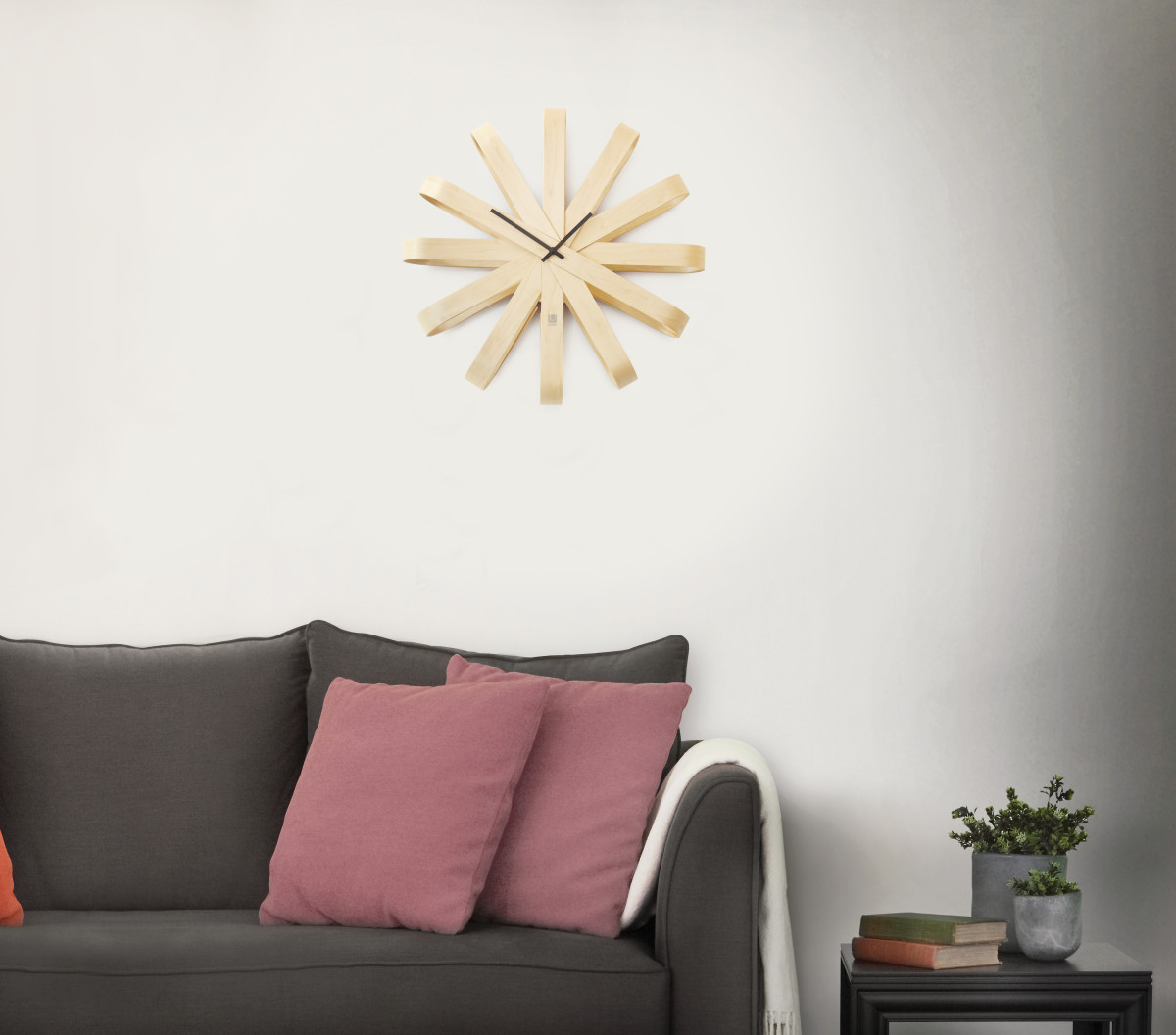 Nástěnné hodiny Umbra Ribbonwood
