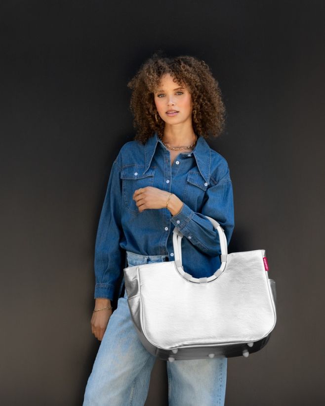 ✨ Představujeme novinku ✨ Do naší nabídky právě dorazila nová kolekce Silver crackle od značky Reisenthel – a je to láska...