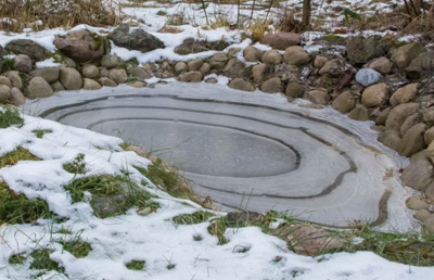 Jak správně zazimovat zahradní jezírko + kontrolní seznam ✅