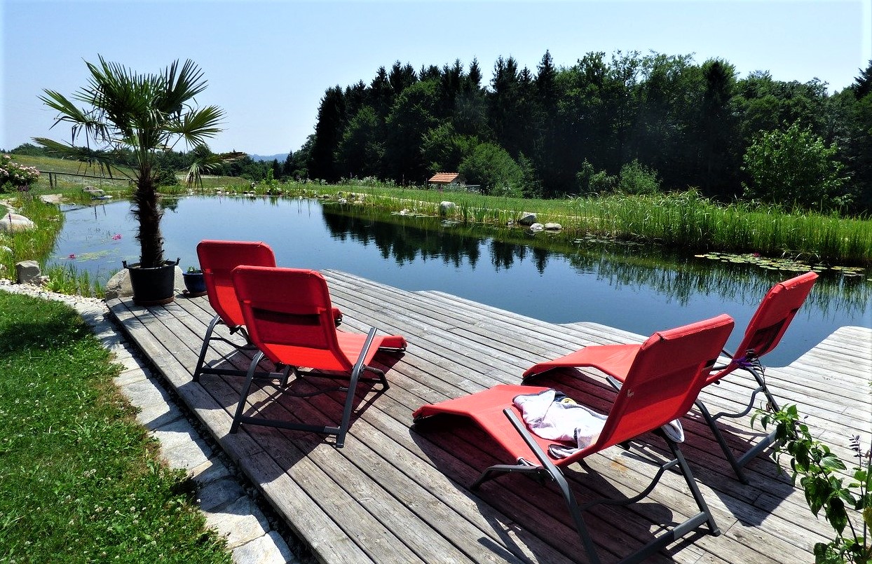 Ako si užívať čistú vodu v kúpacom jazierku