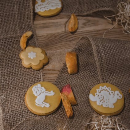 Honey gingerbread with marzipan - Apricot 6 pcs