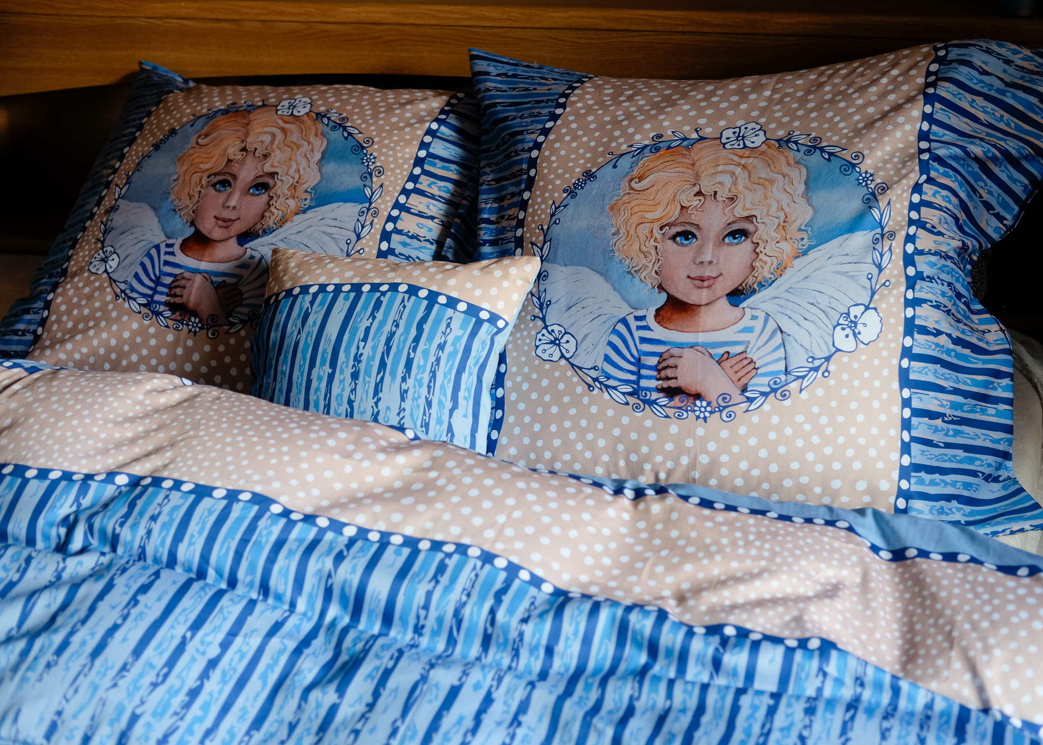 Na andělech a kočkách ustláno