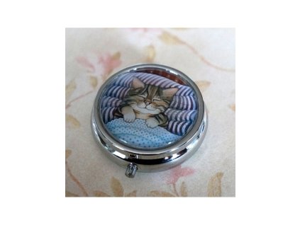 Lékovka -Spalo štastné kotě