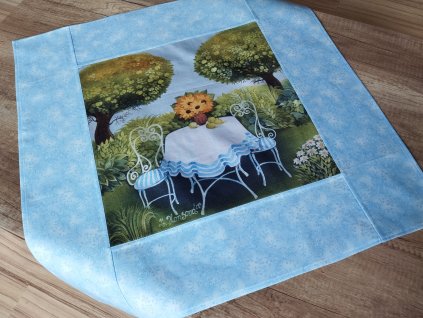 Jarní středový ubrus  Stoleček v zahradě 64 x 64 cm