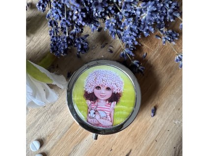 Lékovka - Holčička s králíčkem