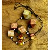Originální zajímavý malovaný dřevěný náhrdelník podzimní
