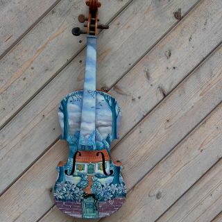 Nové malované housle i obrazy, první letošní..