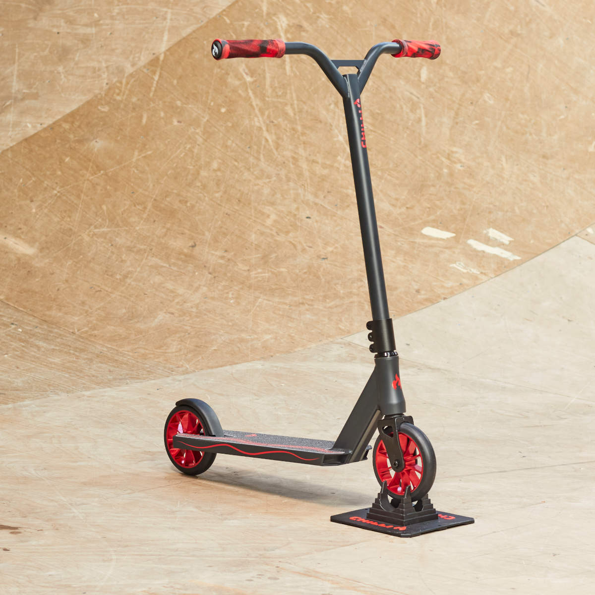 Chilli - Wave Track M Dark Grey Red - Freestyle koloběžka na pumptrack