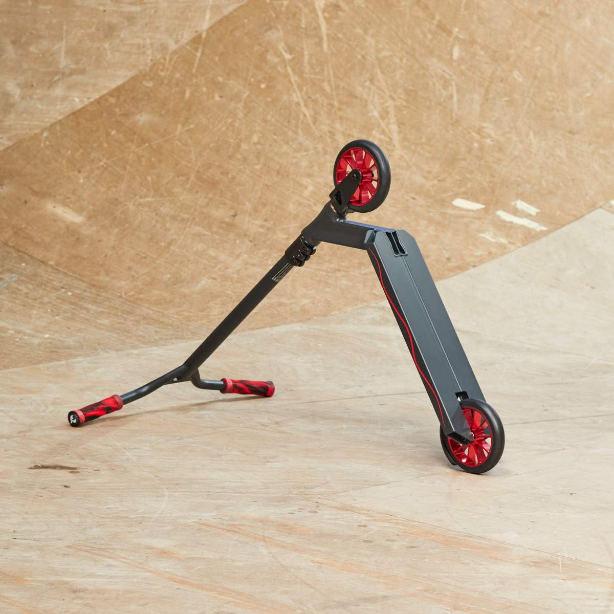 Chilli - Wave Track M Dark Grey Red - Freestyle koloběžka na pumptrack
