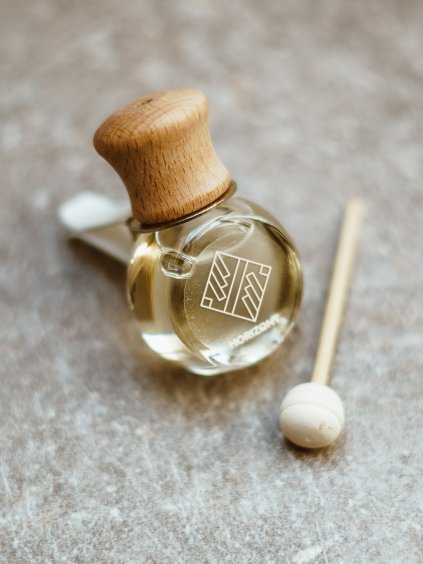 Difuzér do auta ANTIKVARIÁT (šafrán a dřevo) | 9 ml