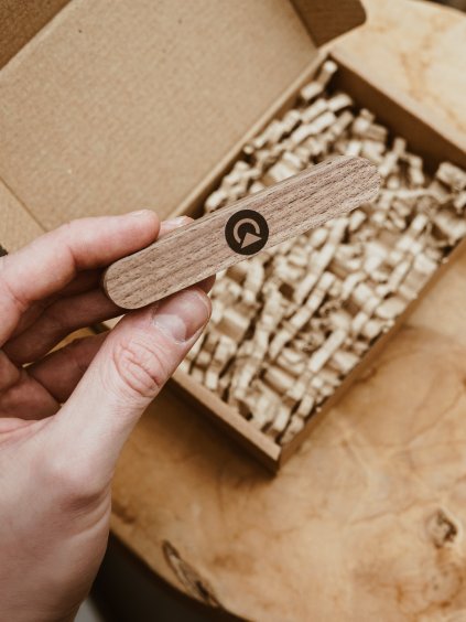 Dřevěný difuzér do auta