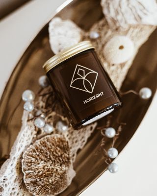 💗 100% sójová svíčka EDEN 💗 EDEN je jemná, pudrová a květinová vůně s tóny bílých květů, jablka a hřejivého základu....