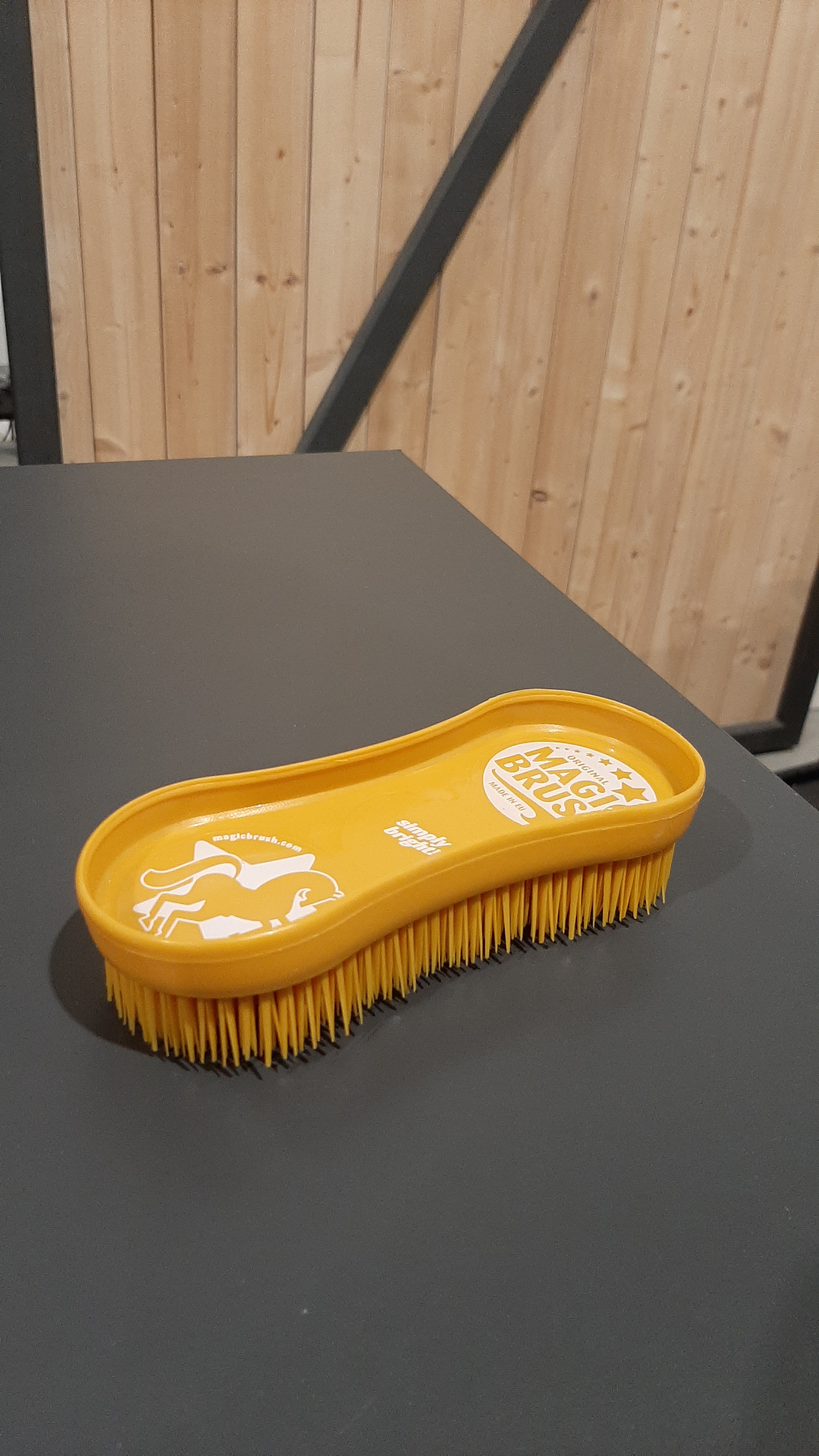 MAGIC BRUSH Kartáč Magic Brush, classic Barva: žlutá