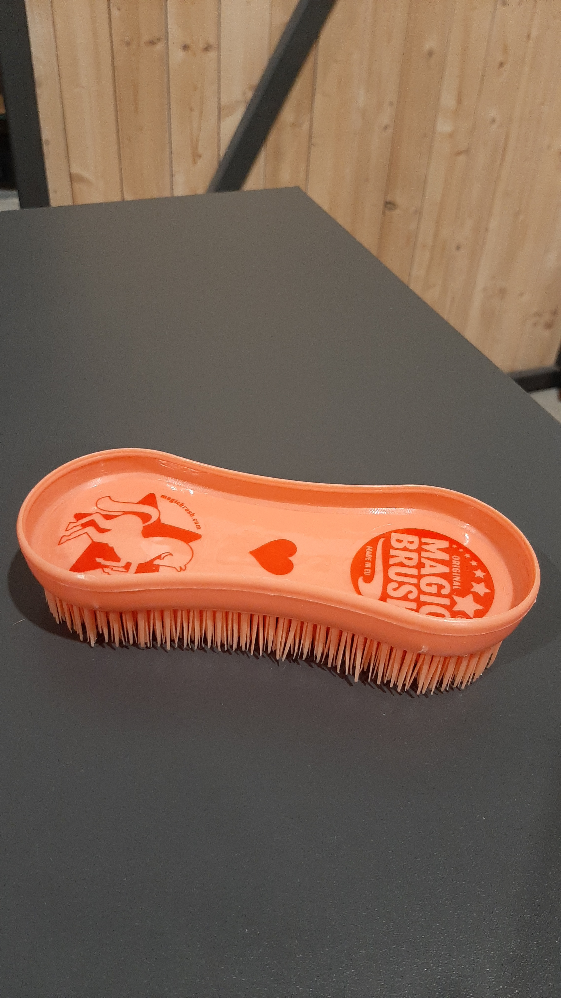 MAGIC BRUSH Kartáč Magic Brush, true love Barva: meruňková