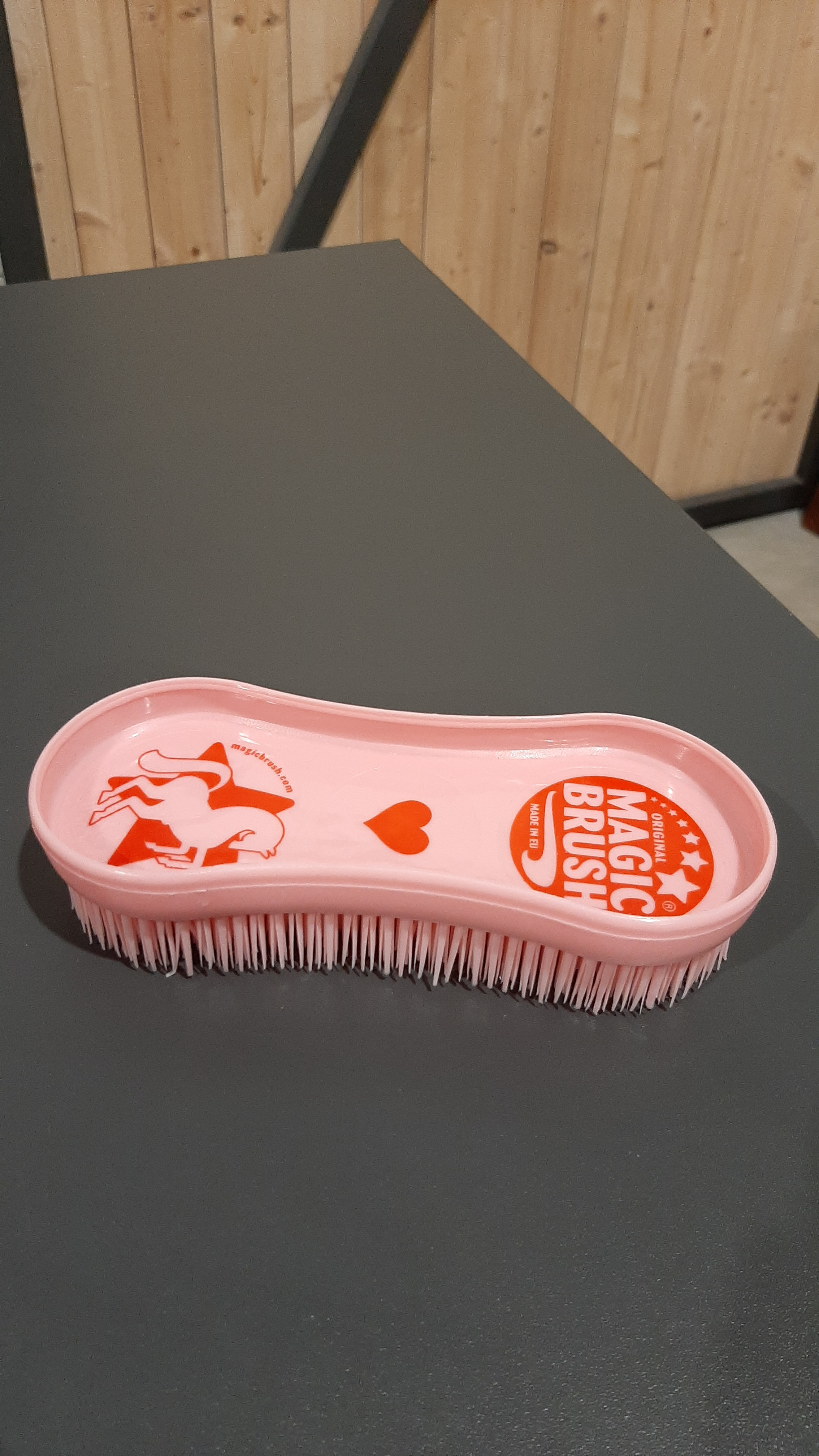 MAGIC BRUSH Kartáč Magic Brush, true love Barva: světle růžová