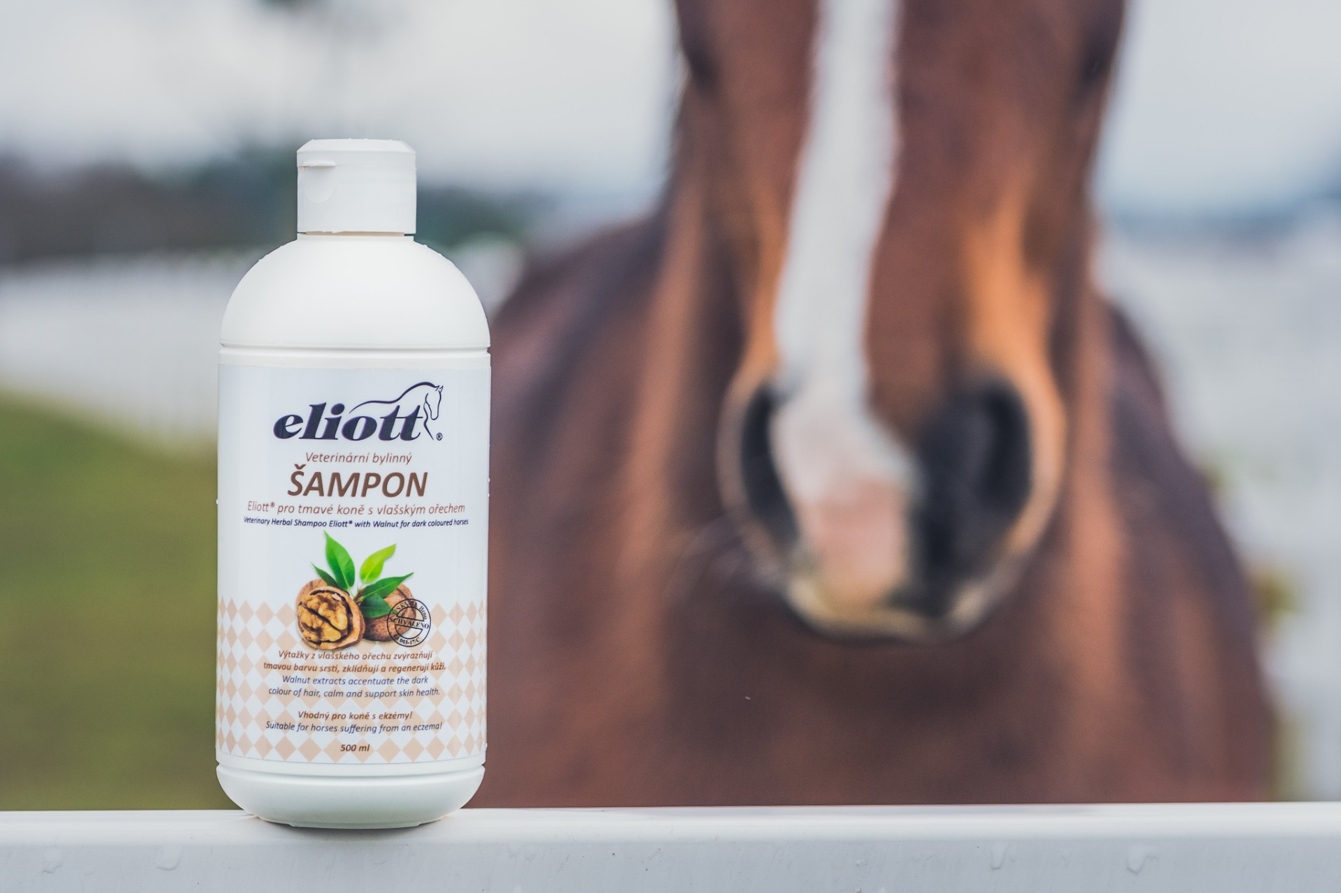 ELIOTT Šampon pro tmavé koně s ořechem Eliott®, 500 ml