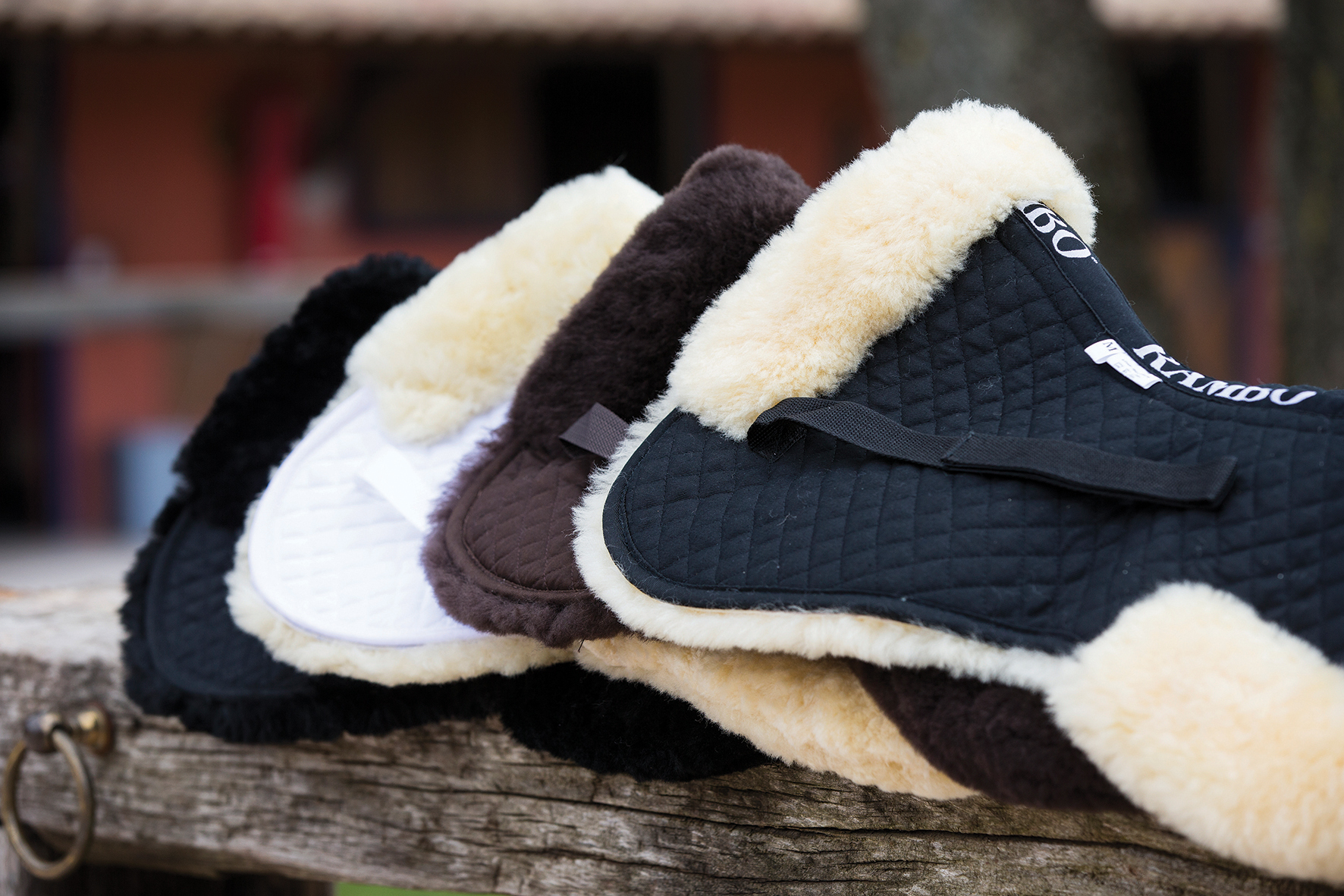 Pravý beránek pod sedlo Rambo Horseware, brown/brown Velikost: COB/FULL