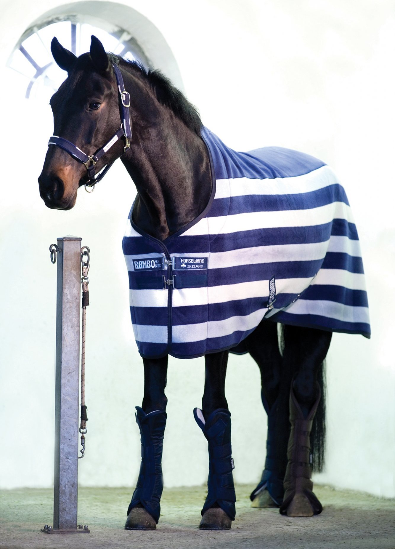 RAMBO Deka odpocovací Deluxe Rambo, whitney stripe navy Délka zad: 100 cm