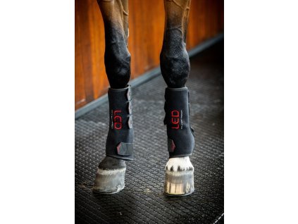 Chrániče predná LED Horseware, terapeutické, 1 ks, čierne